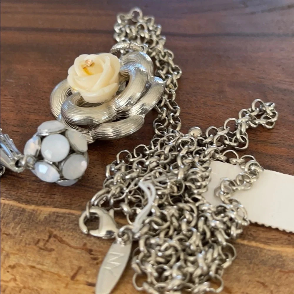 3x$25 ❤️ New York & Co long chain necklace rose pendant ❤️ - Picture 9 of 15